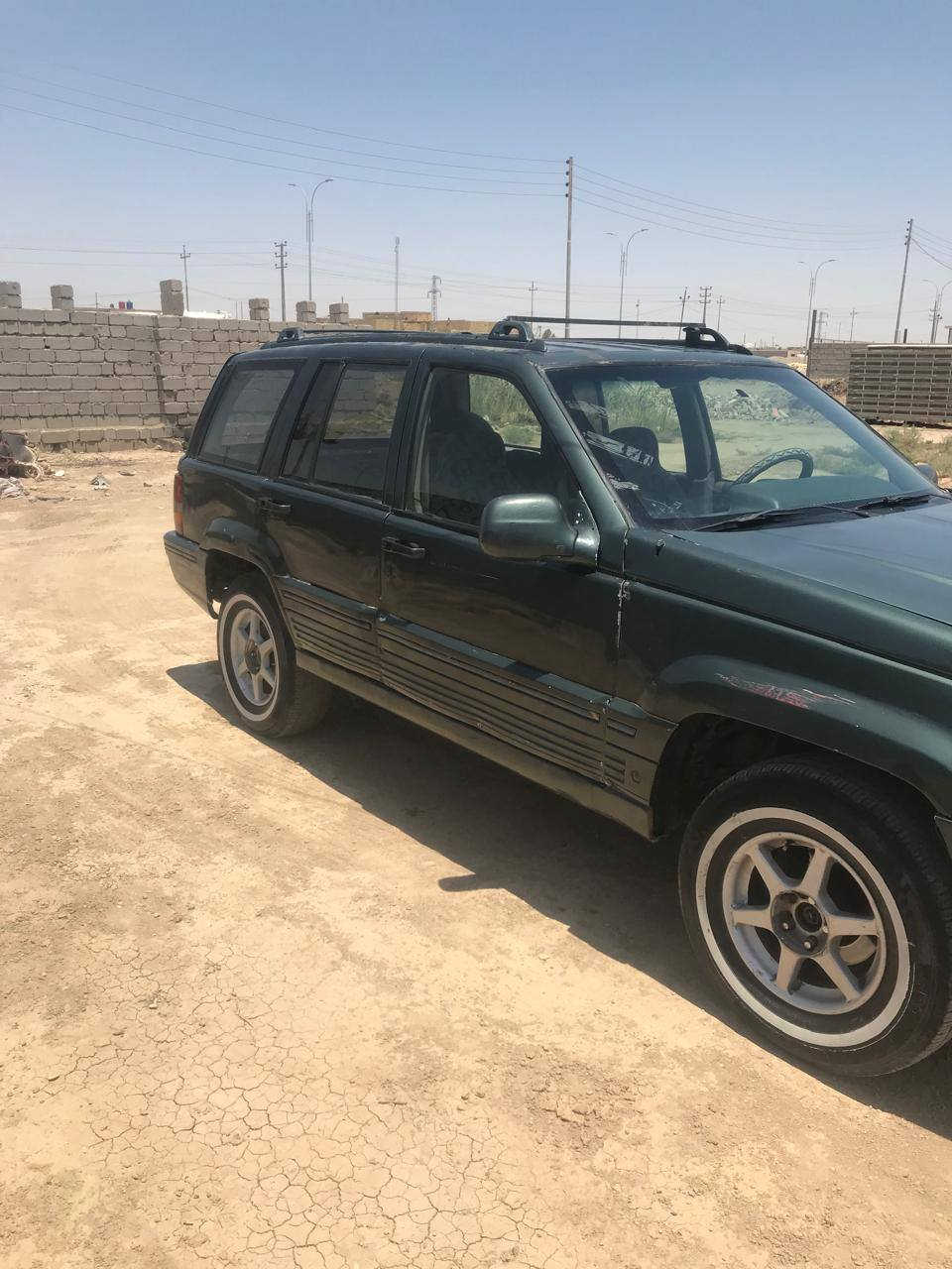 سلام عليكم جيب شاروكي للبيع  مديل 93اسياره جاهزه مكينه او كير جدد حاويه تايرات جديد حداديه مال نيسان كهربائيات  كلها شغاله السعر 38 او بيها مجال ***********
