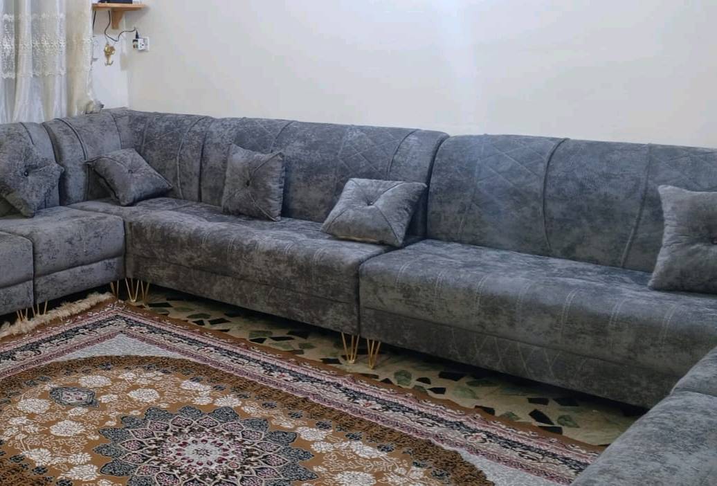 ديوان 14مقعد مع6كوشات
جديد مستخدم اسبوع واحد
سبب البيع محتاج فلوس
جديد الله شاهد كلشي مابي
#قنفات وكراسي
#ادوات منزليه
#غراض للبيع
#الشعب الصيني ماله حل 
#شارع فلسطين
#اغراض مستعمله
حبيبي/حبيبتي، الديوان شكد عدد القطع بالضبط وشكد يستوعب نفر؟: 
14
هل الديوان جديد لو مستخدم؟ وإذا مستخدم، منوّة صارلكم عليه؟: 
جديد
تگدر/ين تكتبلي قياساته تقريباً حتى نعرف إذا تناسب المكان لو لا؟: 
11متر
وين موقعك بالضبط حتى نعرف المعاينة أو الاستلام من أي منطقة؟: 
بغداد الشيخ عمر
شنو السعر النهائي؟ وهل بيه مجال للتفاوض أو التوصيل؟: 
بي مجال