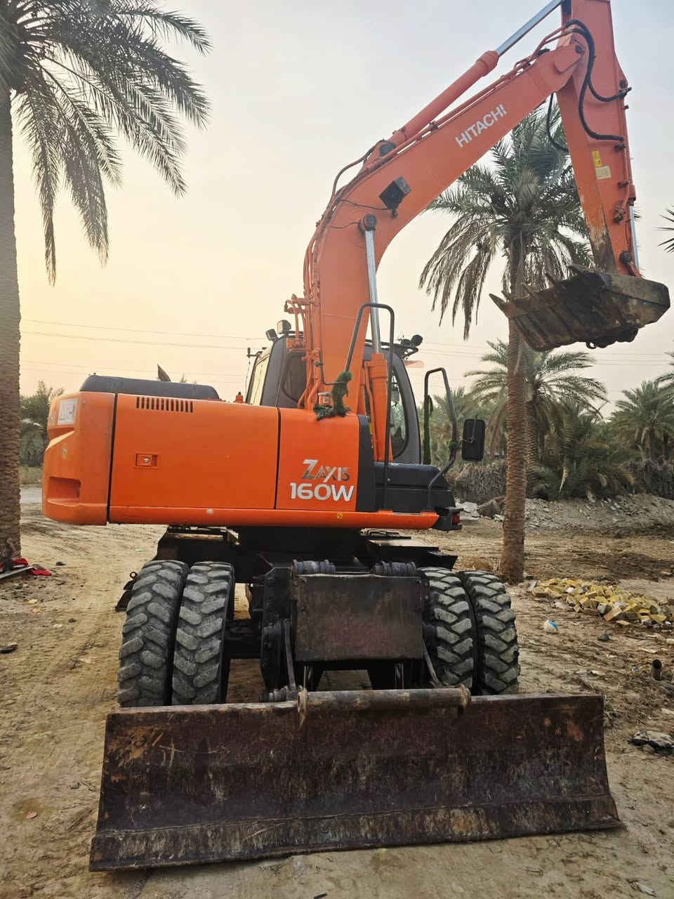 السلام عليكم حفاره موديل ٢٠٠٦ للبيع مكفوله كفالة عامه،بإسمي
للاستفسار الاتصال  ***********
المكان /بابل
