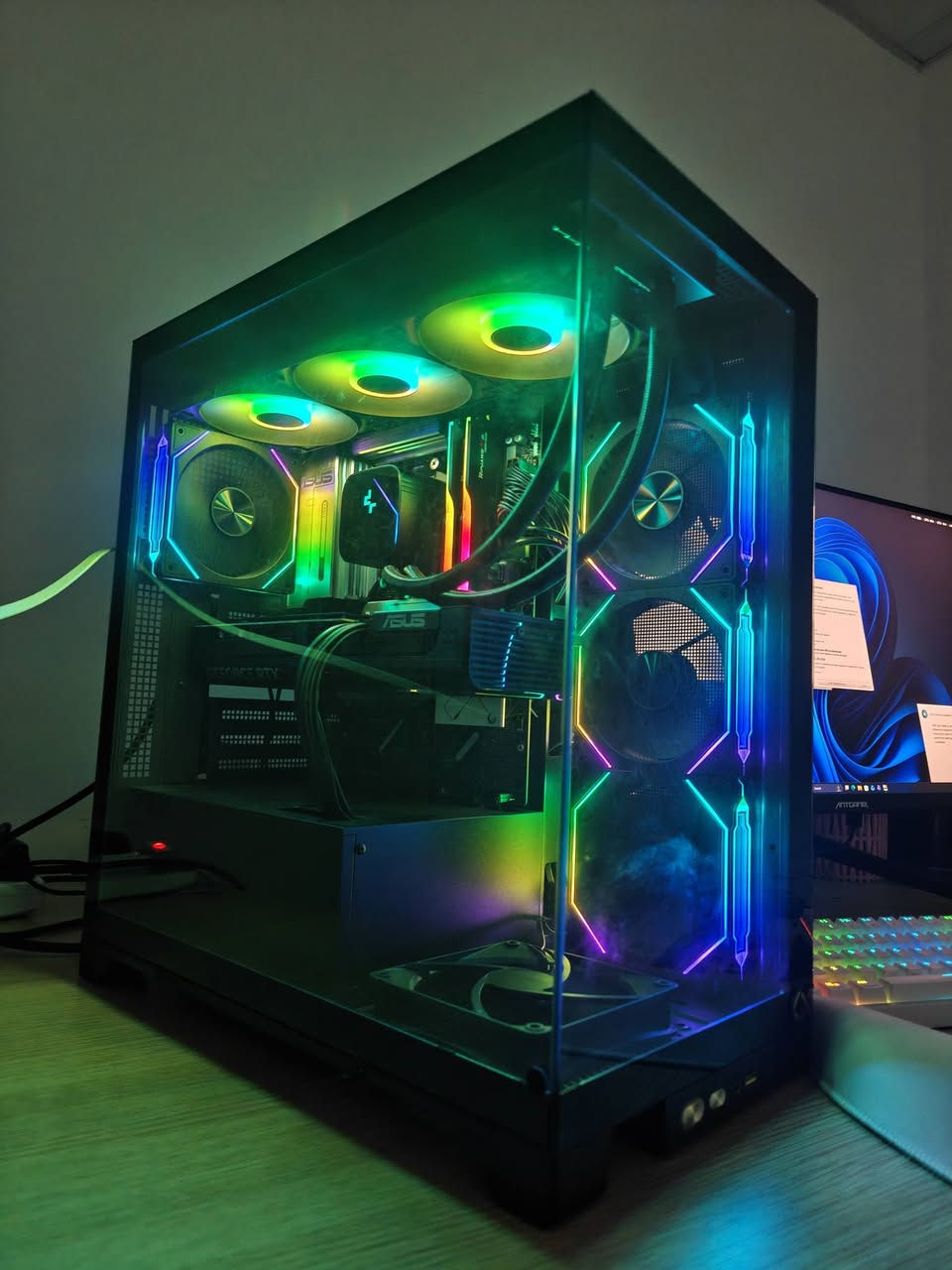 Case: Xigmatek 8X Fan RGB 

CPU : RYZEN 7 9800X 3D + Contact frame
CPU Cooler: Liquid DEEPCOOL LS720 360MML 3X Fan

GPU: RTX 5070Ti 16GB Asus Prime Oc 3X Fan

RAM:(2*16) 32GB  6000MHZ G-Skills DDR5q 
Motherboard: Asus Prime X870-P

Hard: 1TB SSD NVME M.2 Kingston

PowerSupply: 850 Watt 80+ Gold DEEPCOOL 3.1 

Whatsapp: ***********
