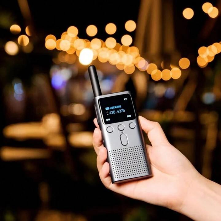 جهاز لاسلكي شركه شاومي ..
جديد غير مستخدم ..

المميزات:

1. تصميم رفيع للغاية وأنيق، حجم صغير، سهل الحمل.

2. شاشة ملونة مقاس 1.77 بوصة، واضحة، سهلة الاستخدام، وجميلة.

3. يدعم منفذ 3.5 مم وسماعات بلوتوث، لتجربة استخدام مريحة، بدون استخدام اليدين.

4. بطارية مدمجة بسعة 2190 مللي أمبير/ساعة، تدوم حتى 120 ساعة من وضع الاستعداد، ويمكن استخدامها بشكل متواصل لمدة 15 ساعة، مما يوفر عمر بطارية طويل.

5. يدعم الاستماع إلى قنوات FM بتردد 87-108 ميجاهرتز.

المواصفات:

1. طاقة الإرسال: - 5 واط

2. الأبعاد: 55 × 22.7 × 170 مم (بما في ذلك طول الهوائي 50 مم، وسمك المشبك الخلفي 7.7 مم)

3. الوزن الصافي: 139.5 جم

4. حجم الشاشة: 1.77 بوصة

5. دقة الشاشة: 128 × 160

6. نوع الواجهة: USB Type-C

7. نوع البطارية: 2190 مللي أمبير/ساعة (8.3 واط/ساعة)

8. حساسية الاستقبال: -122 ديسيبل (12 ديسيبل SINAD)

11. معلمات الإدخال: 5 فولت 2 أمبير

12. الجهد الاسمي للبطارية: 3.8 فولت

13. مستوى الحماية: IP54

14. مقبس سماعة الرأس:٣.٥ مم

١٥. نطاق القناة: ٤٣٠,٠٠٠ ميجاهرتز - ٤٤٠,٠٠٠ ميجاهرتز

١٦. تغطية مركزية: ١٠,٠٠٠ متر مربع؛مسافة الاتصال داخل المدينة: ١-٥ كيلومترات

١٧. اللغة: تدعم الصينية والإنجليزية

قائمة العبوة:

جهاز اتصال لاسلكي × ١

كابل شحن USB-C × ١

دليل التعليمات × ١⁩

ملاحظه السعر في متاجر العراق ( 200 الف للزوج ) .

السعر عندي ( 150 الف فقط ) .. 

متوفر توصيل كل العراق 5 الف ..


**إذا كنت صاحب هذا الإعلان وتريد حذفه لأي سبب، رجاءا أرسل رسالة إلى الدعم الفني**