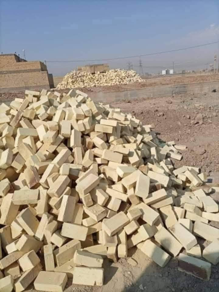 السلام عليكم توفر عندنا طابوق رقم واحد مالت العماره ومال الطيب السكس 800 وبيها زياد 500 وتك 4000 طابوقه رقم واحد بالذمه الله يرضى الناس واحنا نرضاكم وهذا رقمي ***********
