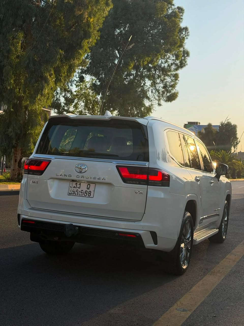 تويوتا لاندكروز 2025 Vx plus
رقم بغداد وكالة ساس ضمان تويوتا العراق
مكفوله كفالة عامة

المواصفات:
* موديل: 2025
* فئة: VX
* اللون: أبيض لؤلؤي
* ممشى: 16،000 كم
* شركة ساز
* كفالة عامة
* السيارة باسمي
* رادار أمامي مانع للاصطدام
* نظام الكبح التلقائي قبل الاصطدام
* مثبت سرعة راداري متكيف
* الإضاءة العالية الأوتوماتيكية
* رادار النقطة العمياء (Blind Spot Monitor)
* تنبيه حركة المرور الخلفية (Rear Cross Traffic Alert)
التجهيزات الخارجية:
* سانروف كهربائي
* كاميرات محيطية 360°
* حساسات أمامية وخلفية
* باب خلفي كهربائي
* تشغيل ذكي (Smart Key) مع بصمة
* مرايا كهربائية مع طي أوتوماتيكي 
المقصورة الداخلية:
* فرش جلد فاخر
* مقاعد كهربائية
* 6 وضعيات تدليك (Massage) للمقاعد الأمامية
* تبريد وتدفئة للمقاعد الأمامية
* تبريد وتدفئة للمقاعد الخلفية
* ذاكرة لمقعد السائق
* مكيف أوتوماتيكي متعدد المناطق
التقنيات والترفيه:
* شاشة معلومات وترفيه كبيرة
* شاشة عدادات رقمية
* نظام صوتي فاخر JBL Premium
* شاحن لاسلكي
* Apple CarPlay وAndroid Auto
* منافذ USB متعددة
أنظمة القيادة:
* دبل إلكتروني
* قفل دفرنس
* Multi Terrain Select
* Crawl Control
* اختيار أنماط القيادة
 الموقع: بغداد
رقم صاحب سيارة ***********
