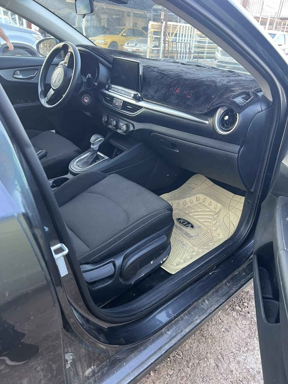 السلام عليكم فورتي للبيع موديل 23 امريكي بيه بس بنيد  صبغ ماشيه 39مل معروضه 130 الاتصال على الرقم *********** او ***********
