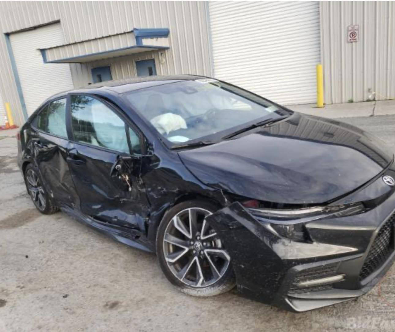 السلام عليكم 
كورلا ((SE))  وارد امريكي 
موديل 2021 سبورت
رقم اربيل بأسمنة
تريد تحويل تريد وكالة
حساسات
مثبت سرعه
ويل سبورت كروم
مانع انزلاق
تحديد مسار
شفتات بالستيرن
داخل اسود 
اوتو هولد
السياره ماشيه 55 ميل
محرك 2000
المواصفات معروفه مال سبورت
مكان بغداد الدورة 
صوره الحادث بالمنشور بالعراق صار بين الجاملغ  الخلفي والباب بجم كبس بدون دواخل ايرباك بردة فقط
سعر 127
*********** بغداد, العراق
