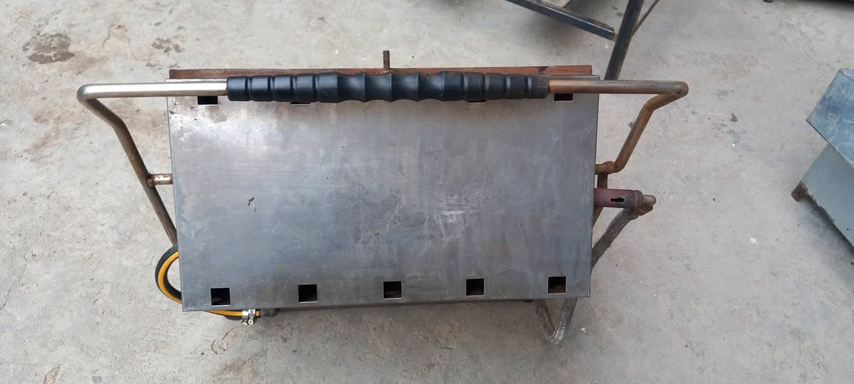 السلام عليكم غراض مطعم للبيع
كابسه صاج غازيه 150
جام خانه الامنيوم 80
شوايه همبركر الكبيره 65 والصغيره 50
طباخ فلافل 2 عيون 60


**إذا كنت صاحب هذا الإعلان وتريد حذفه لأي سبب، رجاءا أرسل رسالة إلى الدعم الفني**