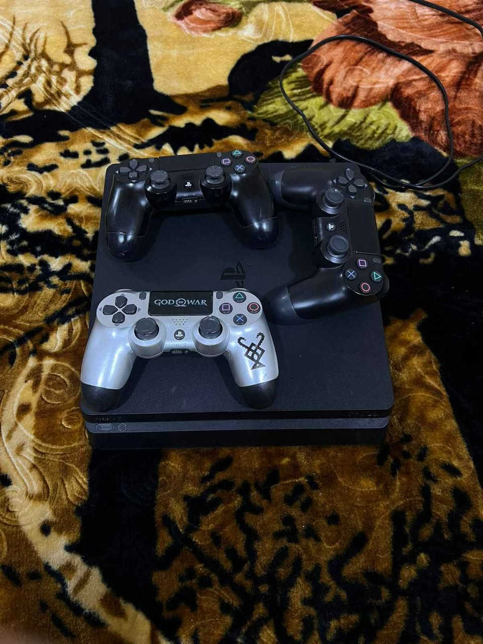 بلي ستشين 4 للبيع مستعمل نضيف ٪100
الجوستكات تعبانات واحد اصلي بس بطاريتة متشتغل يحتاجلة تبديل بطارية و اثنين بالة شوية تعبانات

البلي أون لاين يعني ما مهكر 

السعر : 200 ألف قفل 

وعندي وياها شاشة بلازمة قديمة 32 بوصة وية البلي تصير 225

مكاني الكاظمية 

الرقم 
*********** بغداد, العراق
