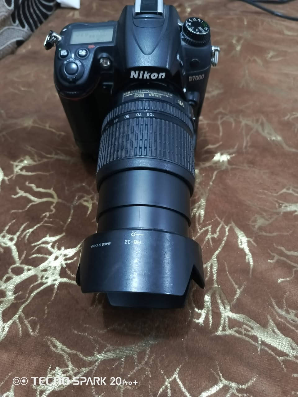كاميرا نيكون Nikon D7000 للبيع 📸
نظافة الكاميرا 99%
من أقوى الكاميرات اللي يرغبها المصورين
جودة عالية جداً وأداء قوي كلش كاميرا اعتمادية بالتصوير.
الحالة:
شبه جديدة  نظافة 99% ✨
الملحقات:
عدسة 18-105 VR
🔋 بطاريات أصلية
🔌 شاحن أصلي
🔌 كيبل شحن
📷 كريب جديد Logo
🚚 توصيل لكل المحافظات
🛡 ضمان على الفحص
للحجز أو الاستفسار راسلنا على الخاص.


**إذا كنت صاحب هذا الإعلان وتريد حذفه لأي سبب، رجاءا أرسل رسالة إلى الدعم الفني**