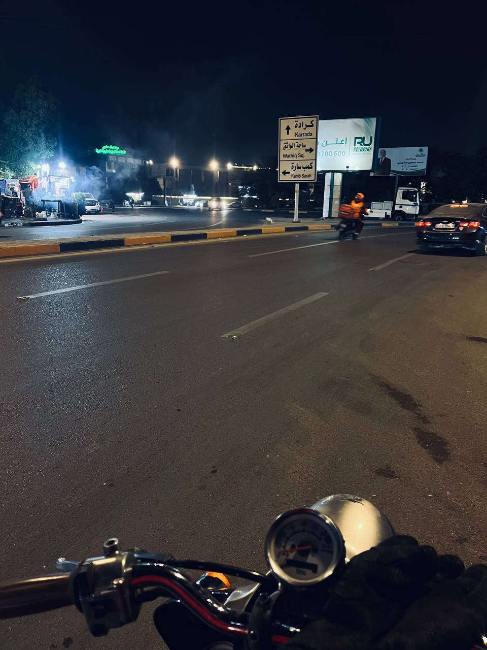 السلام عليكم شلونكم أن شاء الله بخير .للبيع دراجة كلاسك 60  قفل أكسل دراجة شكد ما أكول نظيفة ومبروكة قليل بحقها بكل مكان رحت بيها خليتها تذكارية لكن هسه ناوي أبيعها  لأن أخذت أكبر منها  طبعاً الدراجة كفالة من كل شيء  وتجون أن شاء الله وتحكمون  طبعاً خليت أكثر من صورة شاهد وتونس
السعر650ألف 
مكاني بغداد الأمين الثانية 
للتواصل ***********
