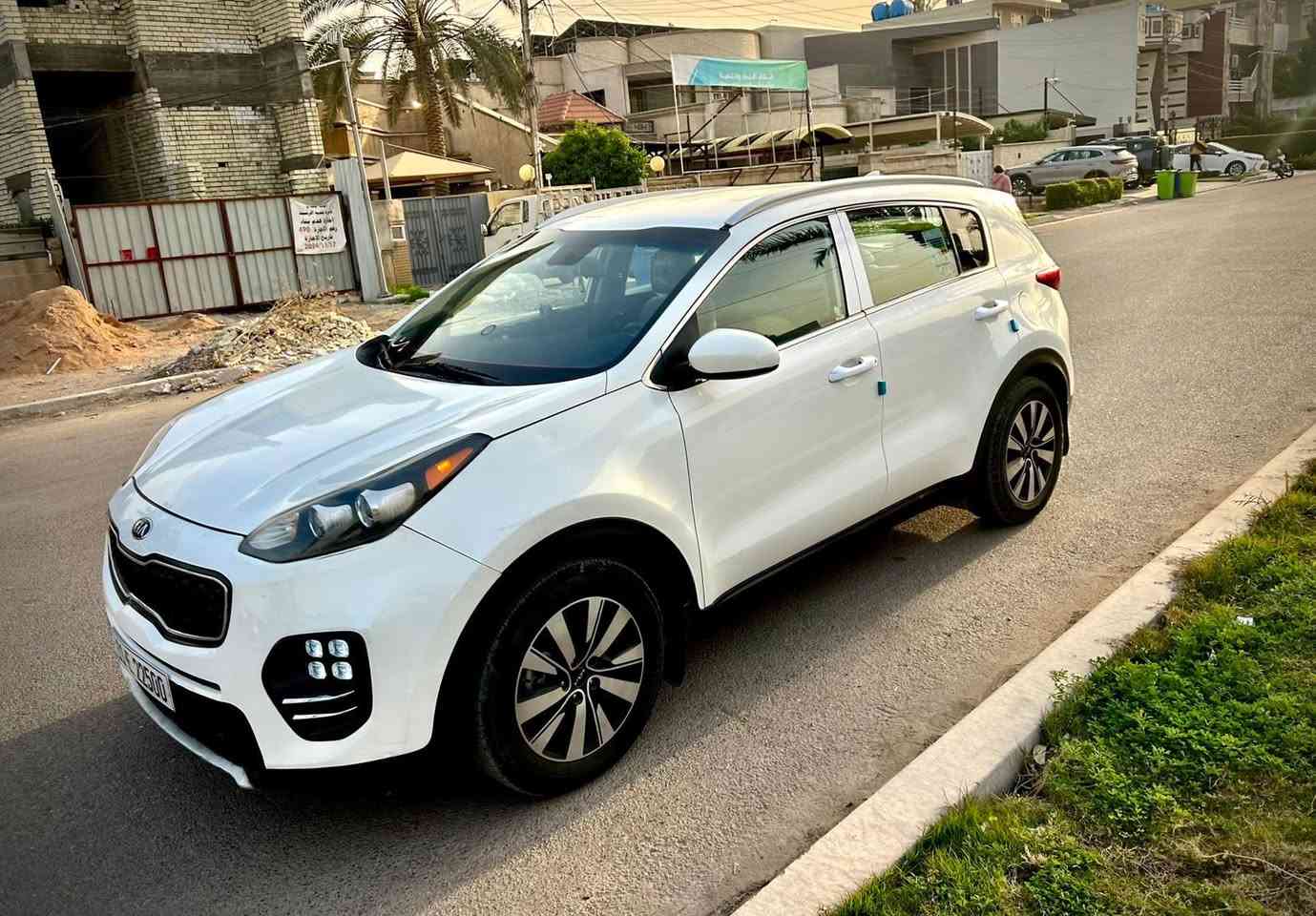 سبورتج موديل 17 اخت لكلين بدون اي دواخل بنيد رش فقط صور حادث موضحه  محرك 2400 بااسمي تبريد بي ضعف بدون ليك السعر 155 وبيهه مجال لشراي مراواس باحدث مكاني سيديه ***********
