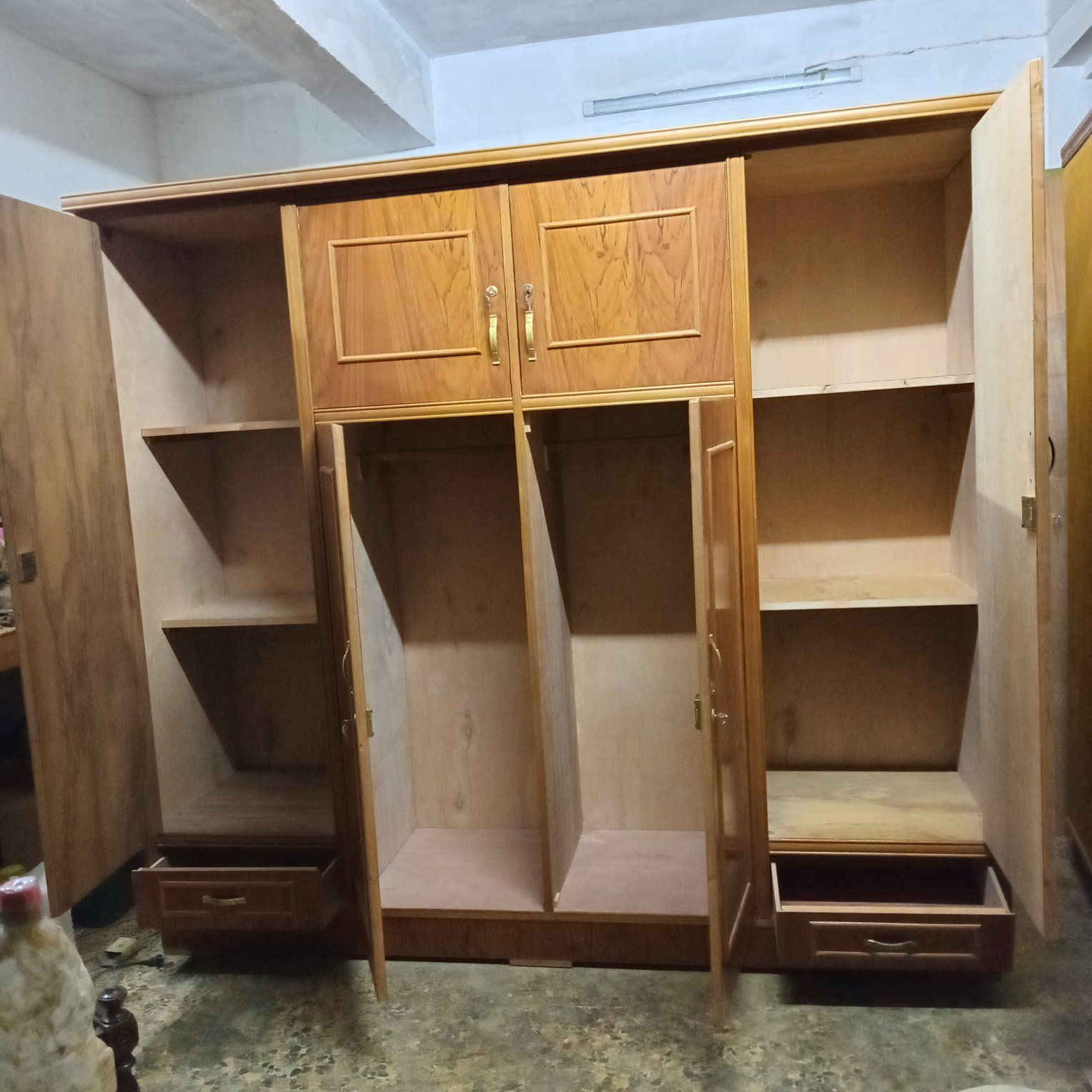 كنتور ربع ابواب ملحق و مجرات السعر 275وبي مجال منطقة الشعب ***********
