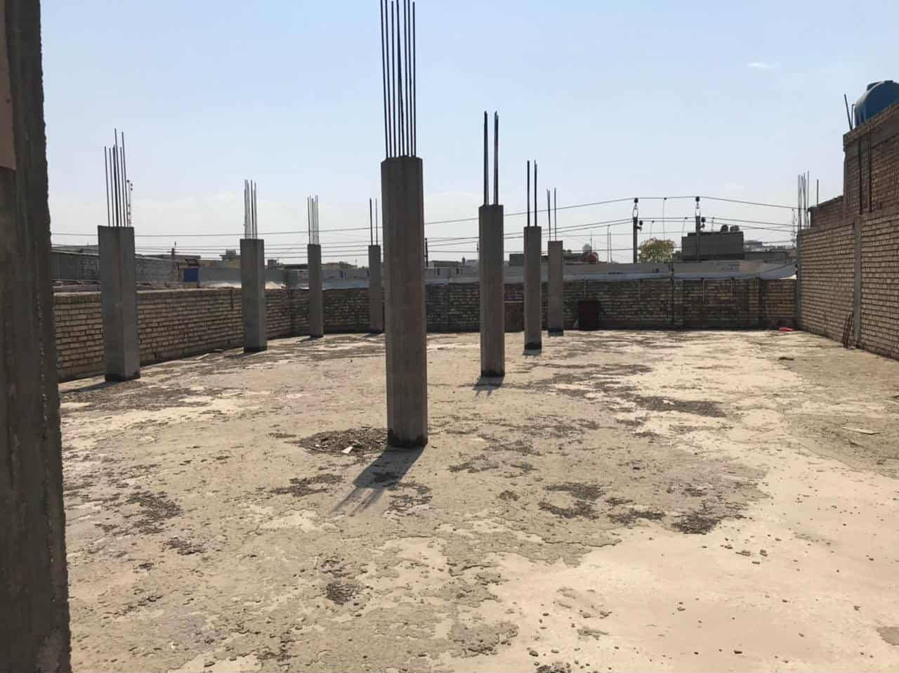 سلام عليكم/بنايه تجاريه ملك طابو صرف على شارع العام بدايه الرحمانيه تبعد عن نهر دجله 3دقائق يعني خلف البنايه الفاصل فقط الشارع العام كورنتيش مقهى البيروتي مساحه 300متر واجهه 13 نزال 25متر طابق الثاني فقط سقف يمكن إنشاء 4شقق حسب الخارطه حاليا معرض يمكن تقطيع سعر المتر 3وربع بي بي مجال اتصل وتدلل ***********-----***********
