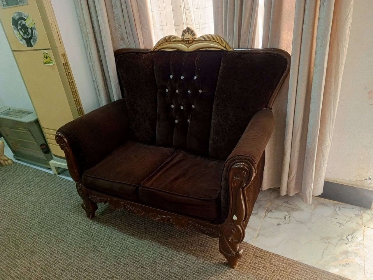 طخم تزكام ثگيل نضيف لون جوزي 🤎
خمس مقاعد ثنين كبار ووحده وسط وثنين كراسي
السعر 300 وبي مجال للشراي 
للاستفسار الاتصال على الرقم التالي 
*********** 
بي واتساب
