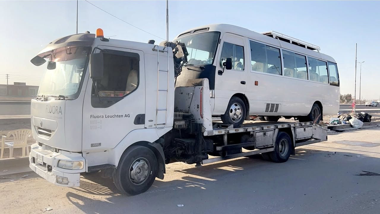 سياره للبيع نوع رينو موديل 2002 مكينه 6سلندر سوبر بدي صطحه رمبه وكرين كسر 3 طن للاستفسار اتصال على الرقم ***********
