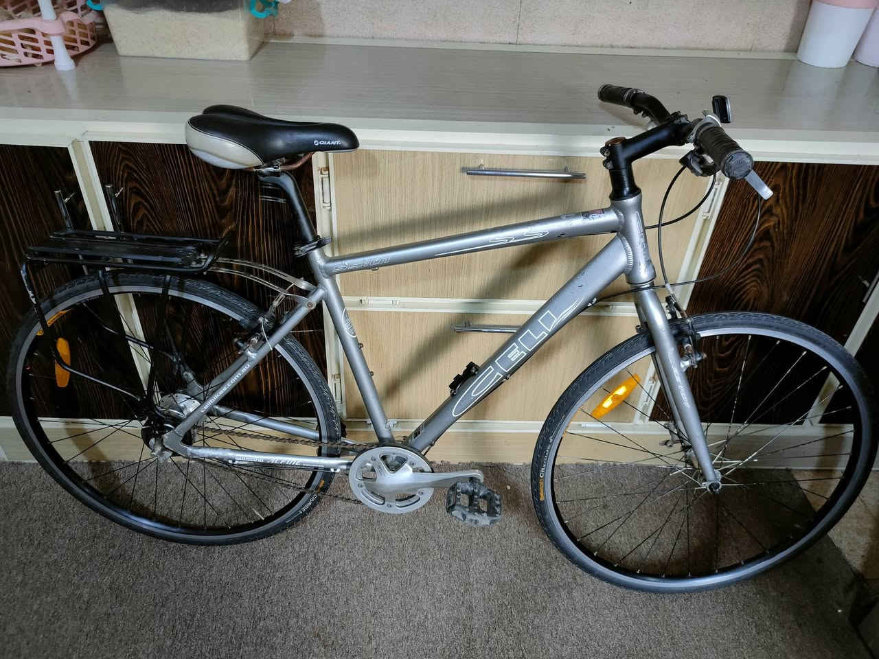 باسكل ترحال 700/28
فول المنيوم وزنه خفيف 
سيت شيمانو 8/1
السرع الخلفية نضام داخلي 
الصينية شيمانو براكيت 
تايرات كونتيننتال 
ويالة الكسرمز 
باسكل جاهز بي تكشير قليل بالصبغ
ملاحظه تكدر تغير بي يعني تشد عكرب ودشلي 
وتكد تسوي دسك بريك 
السعر جداً مناسب 150فقط
العنوان ديوانية توصيل موجود


**إذا كنت صاحب هذا الإعلان وتريد حذفه لأي سبب، رجاءا أرسل رسالة إلى الدعم الفني**