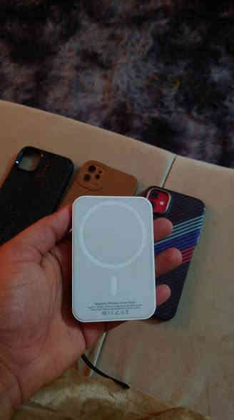 iPhone 11 (Product Red)
ركز ( خطين )
وتر بروف ماملعوب بيه مال بيت
 • السعة: 128GB
نظافه 95%
وياه 3 حافظات هديه
وياه بور بنك اصليه مال ابل
سعره قفل من الاخير 300
 • صحة البطارية 72%
مكاني بغداد 
***********
