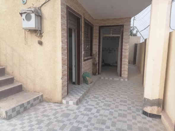 البيع مشتمل مساحته 150 متر طابو صرف ركن على شارعين يتوفر كافه الخدمات منطقه سكنيه قريبه من سوق يبعد عن  التبليط تقريبا 100 متر طبعا سعر مناسب بيع مستعجل سعر٨٠ مليوان  العنوان بابل / ناحيه ابي غرق/ قرب جامع المتقين الاستفسار اكثر مراجعه مكتب حجي سيف العقارات نستقبل كافه العروض من عقارات وقطع واراضي زراعيه (***********)
