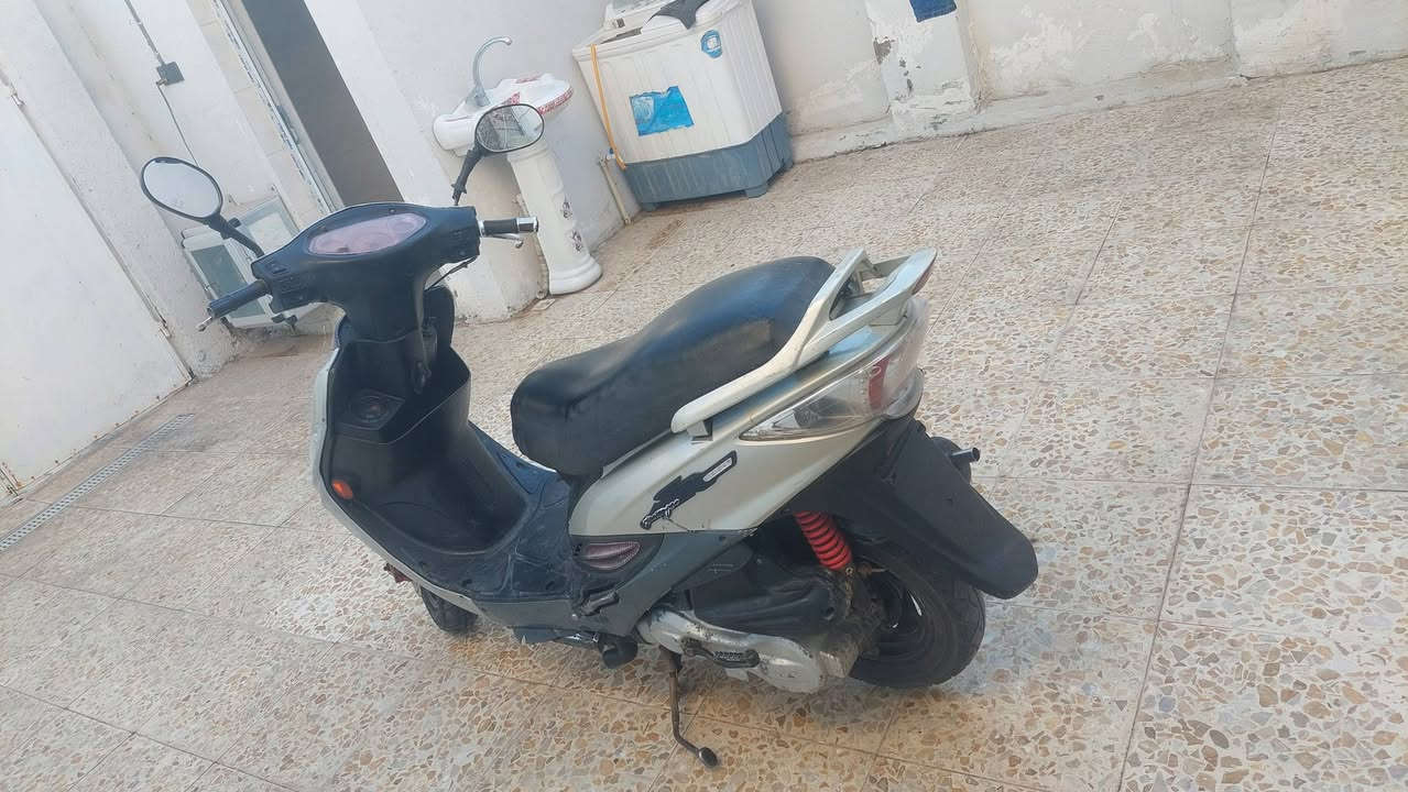السلام عليكم كامكو جي 4 للبيع دراجه نظيفه كهربائيات كلها شغاله نقره سلف السعر 300 قفل مكان النجف حي الميلاد***********

