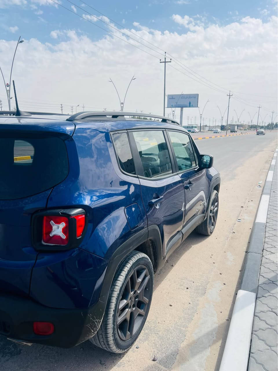 سلام عليكم 
للبيع او مراوس 
موديل 2021
 جيب رنكد
فول مواصفات 

فور ويل        ( 4X4 )
بصمه 
كامره 
شاشه كبيره 
رادارات

 
تحكم ستيرن جهتين
هند بريك دكمه كهرباء
نظام مانع انزلاق
منفذ ( AUX ) وبلوتوث 

نظام ( A B S )
نظام سبورت
نظام ايكو 
سياره جديده
 حداده جديده  ترايك وين ماتريد
السعر  110$ 
رقم الهاتف ‭0783 845 1924‬ البصرة, العراق
