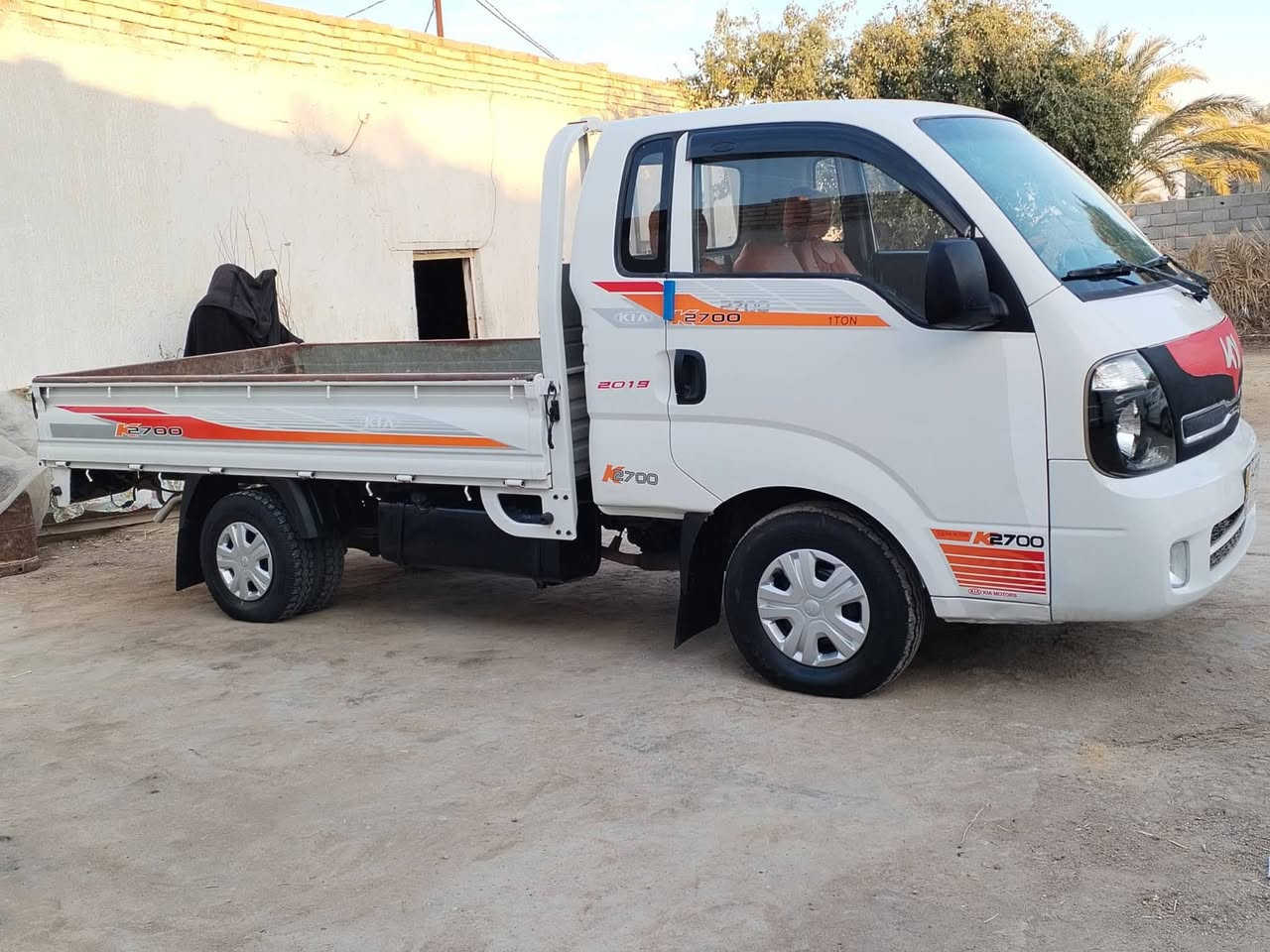 سيارة كيا حمل 2016
السعر 95
سياره بكيت مانت الله بس اليدور نضيف يخابر ويبشر
رقم ميسان مشروع وطني 
سيارة كفالة عامة من الصبغ والتبديل والضربة وحتى البارد
سيارة جديده ما متعوبة 
مكينة مكفولة شرط برغي ما مفتوح بيها   مشروع وطني تحويل مباشر
رقم شاصي واضح جداً
شاصي مكفول 
تبريد وتدفئة كلها شغالة وضع شركة
تخم تاير جديد 
كهربائيات كلها شغالة 
مكان السيارة ناصرية للاستفسار اكثر ***********
