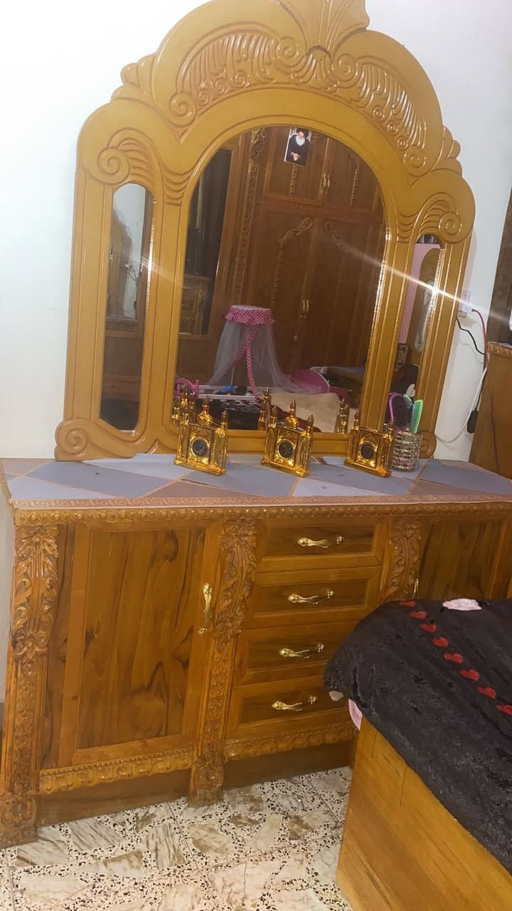 سلام عليكم غرف نوم مستعمله شي قليل خشب صاج 
مكان بغداد مشتل الأستفسار ***********
