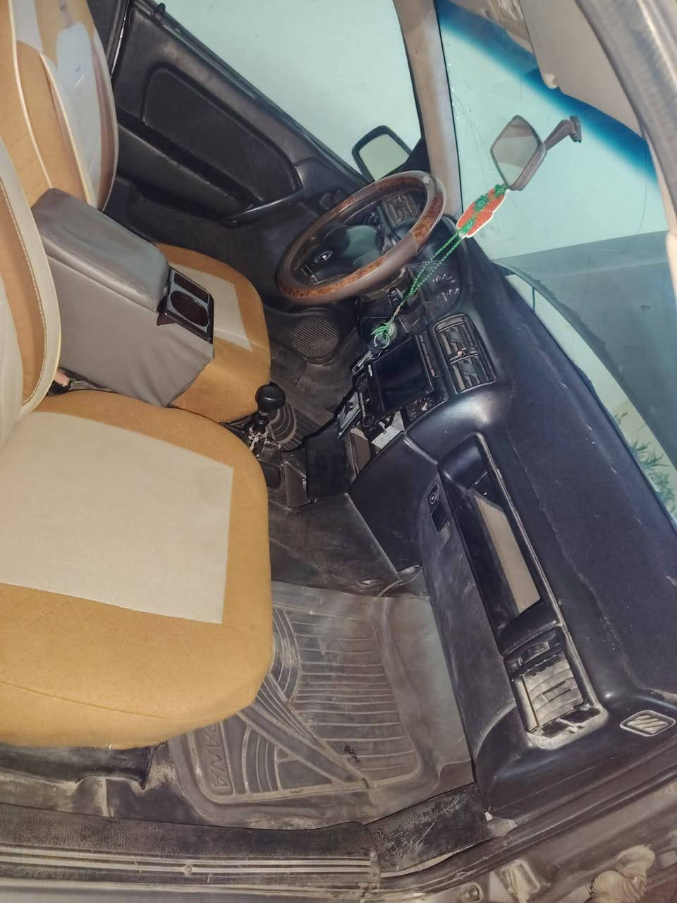 سياره فيكترا للبيع موديل 92 حجب 20 كربون  السياره شرط التحويل السعر الخاص ***********0 خابروني على هذا الرقم
