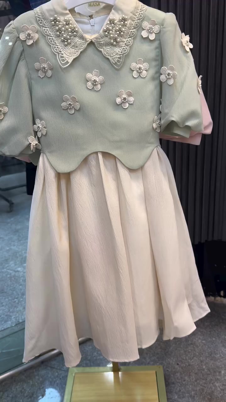 تم بعون الله افتتاح الموسم الصيفي 2026
فستان بناتي 👧
القياسات من 2 الى 5 سنه(السعر 37الف )
القياسات من 6 الى 12 سنه (السعر 40 الف) 
يوجد خدمة توصيل 🚗جميع المحافظات العراق


**إذا كنت صاحب هذا الإعلان وتريد حذفه لأي سبب، رجاءا أرسل رسالة إلى الدعم الفني**