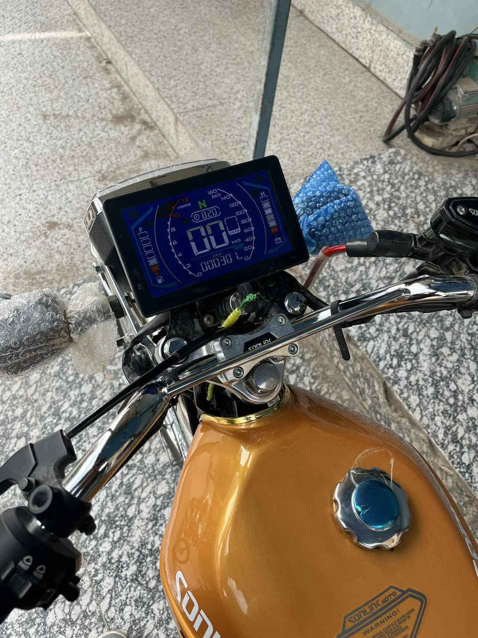 تايكر ٢٠٢٥ اصلي سولنك مو تقليد
قبل ٤ ايام منزله من المعرض كفاله عامه سويجين مري و ورقه كورتونيه ماشيه ٣٠٠ بعده بدهن السحك 
سعر ٨٥٠ وبيه مجال 
مكان بعقوبه الوثبه 
***********
