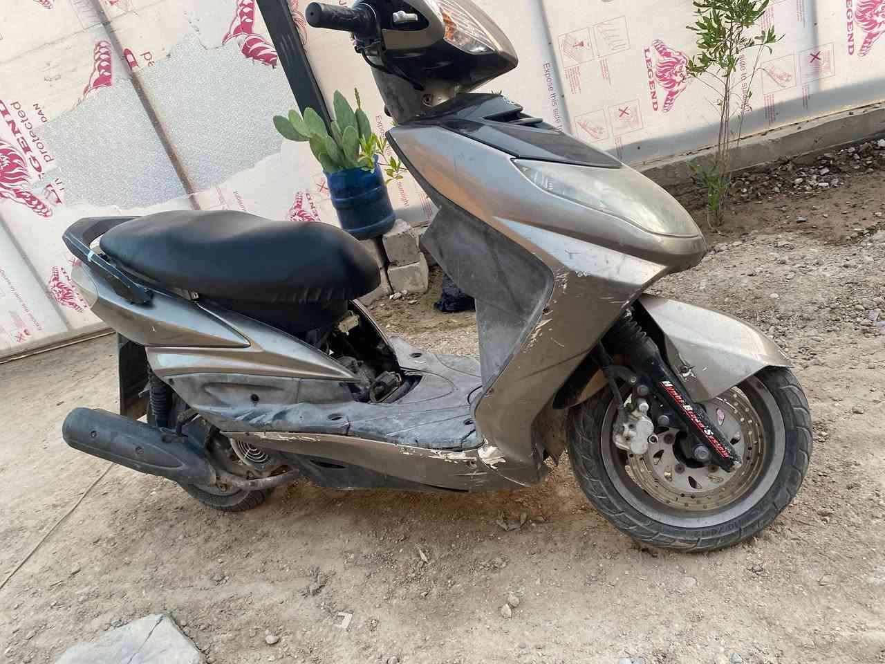 سكنس فحل نوزل للبيع 
دراجه يرادلها ترتيب كله شغله وأي نقص ما بيها سلف وهندر واستأن كهربائي
مكاني بغداد العبيدي 
***********
