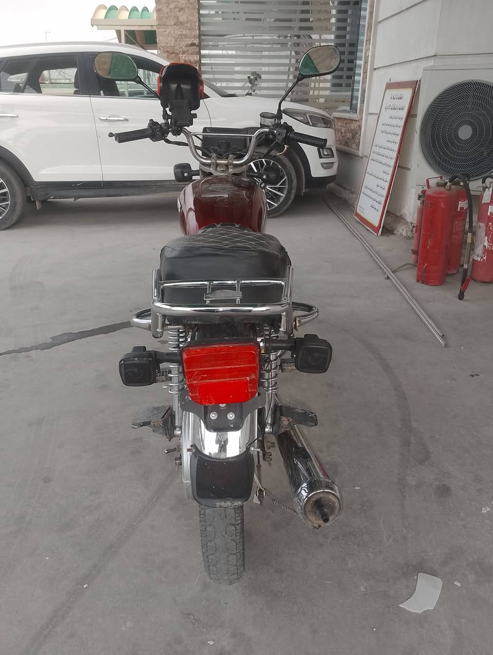 سلام عليكم دراجة سافان 5 كير مكينة مامفتوحة كهرباءيات كلهة شغالة دبلات امامي خلفي مكينة خير من اللة لاتبخير ولاتنقيص سلف وهندر ويالة وتايرات جدد اكفلكياها من كلشي سعر500 وبيها مجال للشراي بغداد شعلةة
***********
