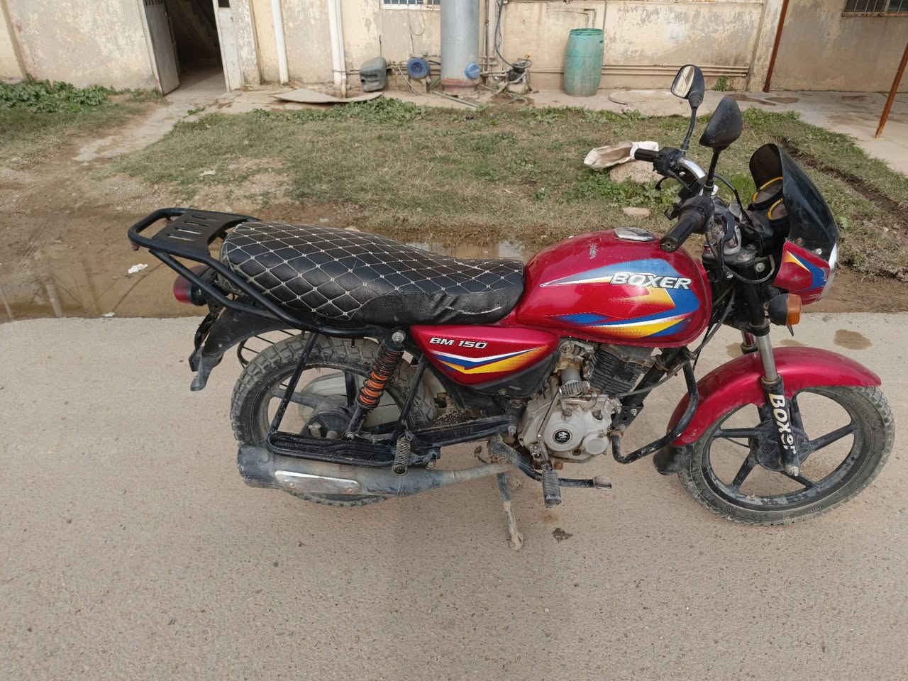 السلام عليكم 
دراجة بوكسر موديل 22 الدراجة حلوة اوخير من الله 

الدراجة ضاعت مني الوراق مكاني ديالى مجمع الصناعي 

السعر 850 الرقم الي حاب يتواصل ***********
