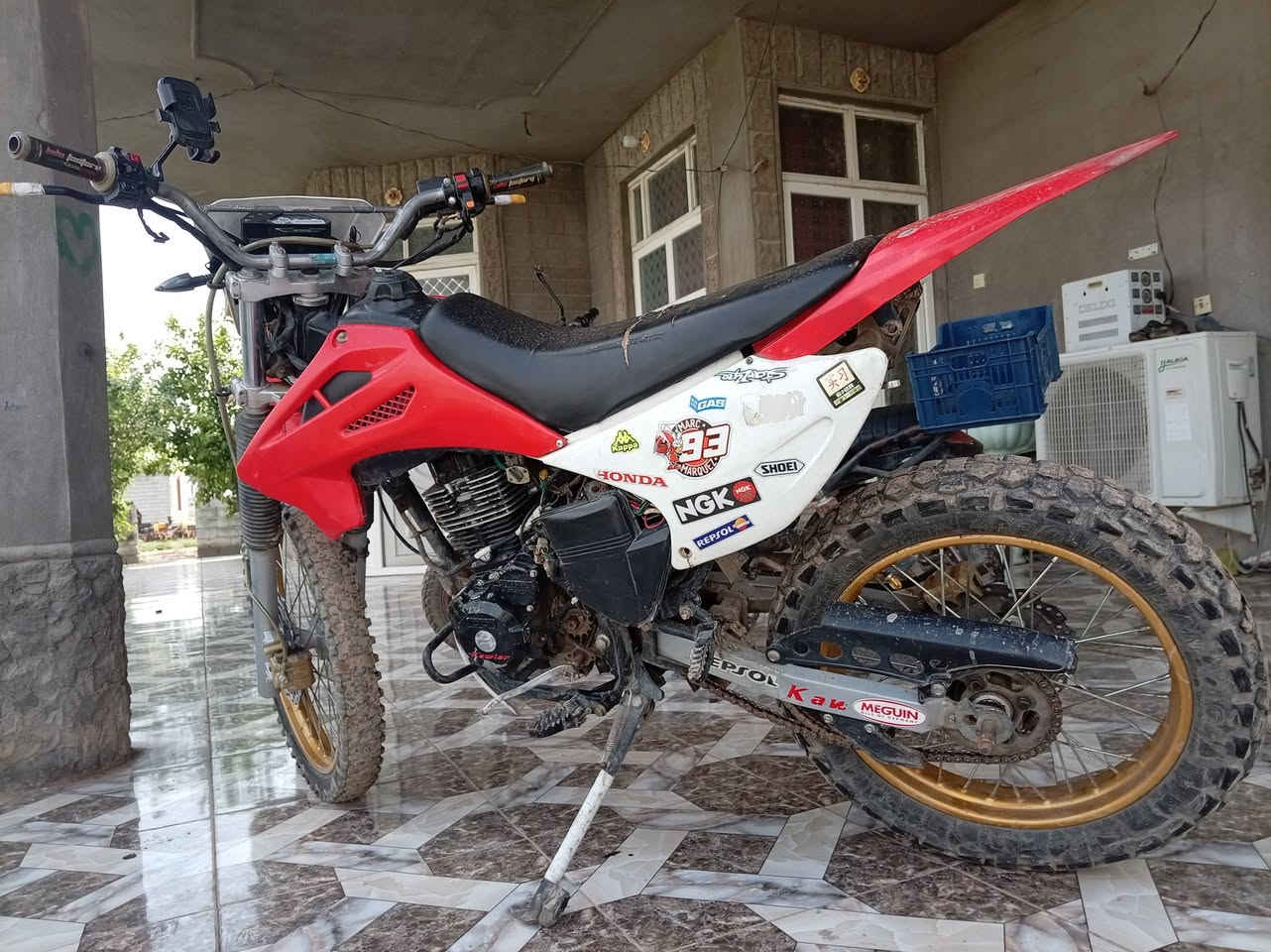 السلام عليكم للبيع أو لل مراوس حسب النضافه دراجه قفاز جبلي موديل 2024 درجه خيرمن الله مكاني ديالى الخالص متواجد فيس واتساب وأي ستفسار الاتصال على هاذا الرقم (***********) اتصل وتلل
