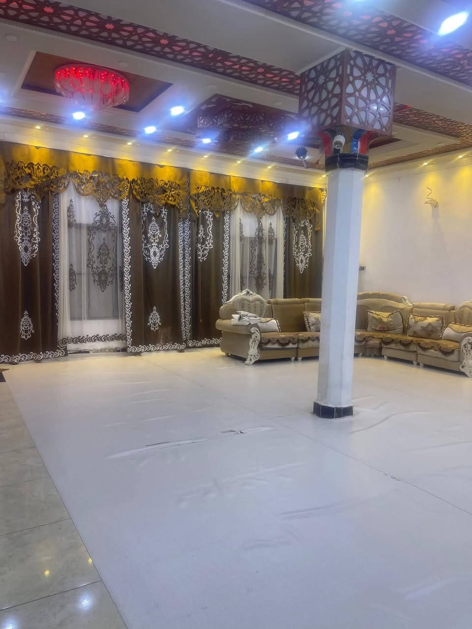 بيت للبيع  مساحة 260 طابقين حمدان 
طابو زراعي سند 25 مكاتبه ونسخه من الطابو وكاله 
سعره كلش مناسب لحك قبل لا ينباع 145 وقابل للتفاوض 
يحتوي على غرفتين وستقبال 8في8 مطبخ حار بارد موزع كراج وحديقه وصحيات خارجيه وداخليه طابق الثاني يحتوي على 4 غرف نوم وصاله جبيره 
العنوان ابو الخصيب حمدان قرب جامع التقوى 
الأستفسار مع صاحب البيت راسلني خاص 📥


**إذا كنت صاحب هذا الإعلان وتريد حذفه لأي سبب، رجاءا أرسل رسالة إلى الدعم الفني**