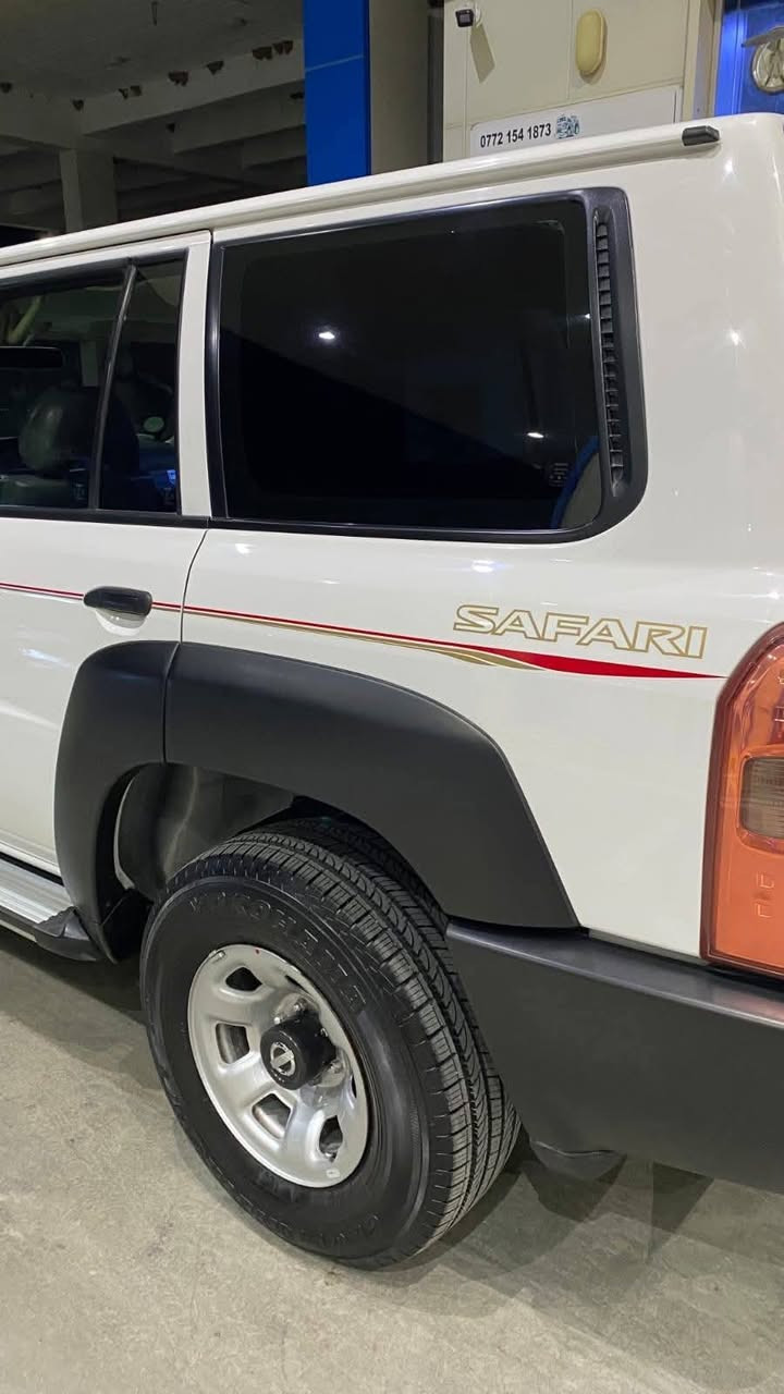 نیسان باترول GL 2010 فور ويل 
محرك 4.8 كير عادي كشن جلد جام عادي 
مكفولة من الصبغ و الشخط و حالوب 
ببلاد بوستال أسود 
السيارة حيل جديدة و نظيفة 
بقية ع وضع الشركة 
الداعمية للداعمية مكفولة 
دشبول بلادي 

🛑 السعر سوي تعليق يصل مباشرة 🤖 

كير محرك مكفولة مفتوحة 
تحويل ثاني يوم 

رقم صاحب السيارة 
***********
***********
