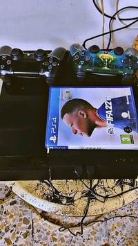 بلايستيشن ٤ • ٥٠٠ جيجا • ٢ جوستك