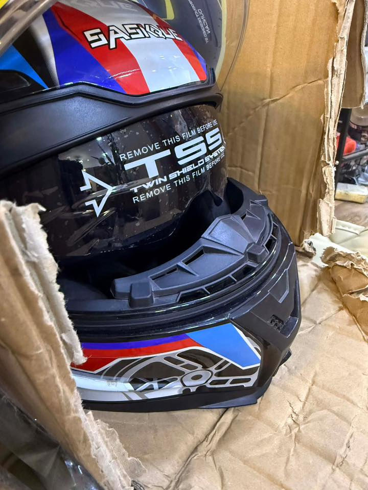 خوذه كاوسكي اصليه
سعره ٩٠ الي تفيدهه يتفضل خاص


**إذا كنت صاحب هذا الإعلان وتريد حذفه لأي سبب، رجاءا أرسل رسالة إلى الدعم الفني**