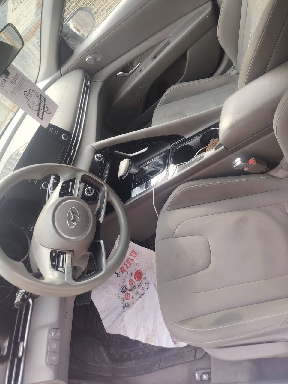 النترة للبيع سياره هايبرد و بانزين سياره خير من الله صور لحادث موضح بصوره سياره ماشيه 53 سعر 150 و بيهة مجال ***********
