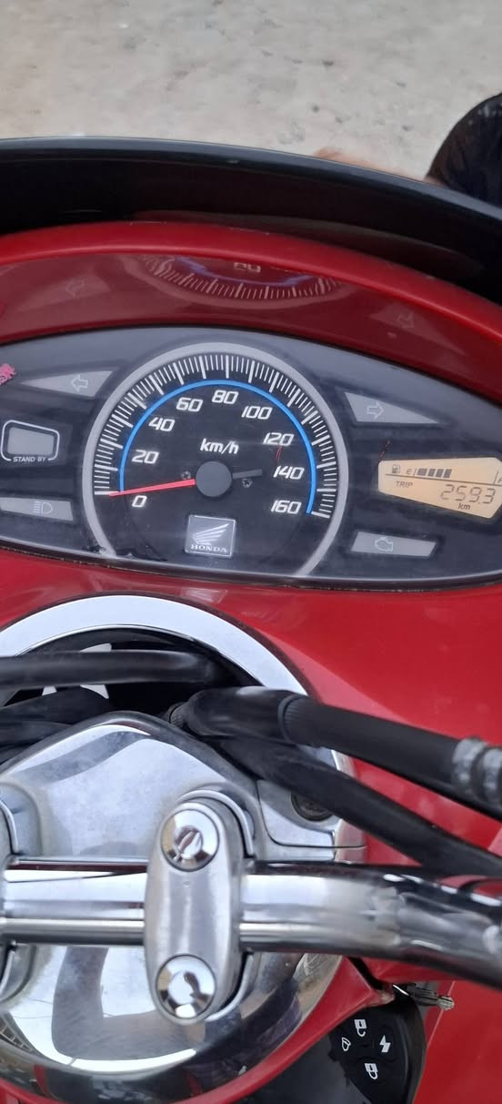 السلام عليكم دراجه PCX جيل اول نضيفه كلش علا وضع الرمبه مكينه بلاديه حجم 125تسنان كهربائي حساس ازدحام سعره ١٢$ وبيه مجال العنوان بابل المسيب مفرق السده ***********
