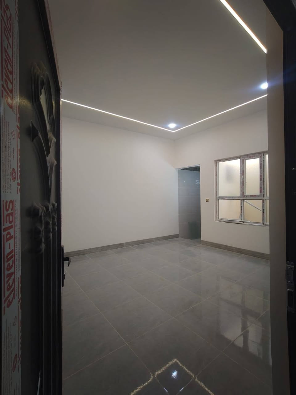 دار سكني كارت بلديه مساحه ١٥٠ متر مشمول بل تمليك حي السماح خلف المحطة المشاعل قرب جامع 🕌 فاطمة الزهراء يحتوي على غرفتين نوم وهول واستقبال ومطبخ وصحيات وكراج وبيتونه كبيره تسليم البيت فوري البيت زيرو خلف البيت سايدين ٦٠ خدمات كامله ماء كهرباء تبليط مدارس مستوصف كلشي متوفر يمك السعر 78وبي مجال
***********
***********
