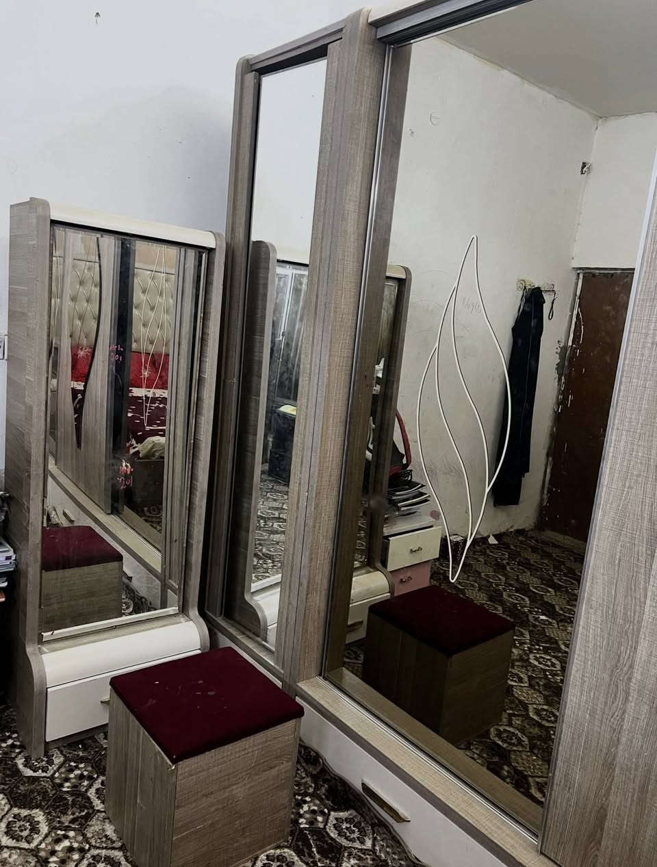 غرفة نوم تركية مستخدمة نضيفة  9 قطع وسرير مخزن مع دوشك وقاصة داخليه
فقط ميز تواليت نقص 
السعر 500 
العنوان ؛ بغداد الكريعات شارع الكويتي 
***********
للحجز واتساب
