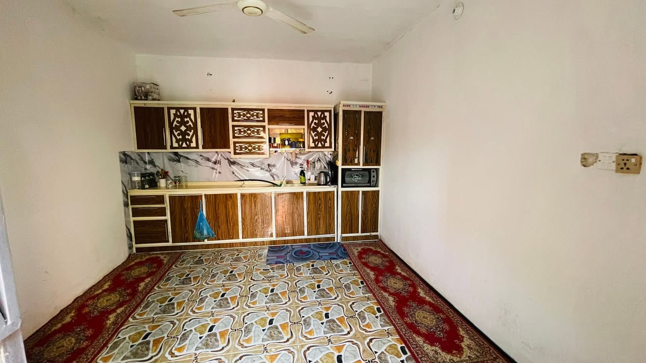 بيت زراعي للبيع
مساحه 150 متر 

طريق سوك فضليه نزله لامام الباقر 

ثالث بيت عن تبليط نازل 

يتكون من غرفتين وصاله واستقبال ومطبخ وصحيات داخليه وخارجيه وساحه 

بناء بلوك سقف عكاده 

السعر جدا مناسب 25 وبيه مجال للشراي

لاستفسار والتواصل خاص او على الارقام لتاليه

ابو امير  :  ***********

منتظر حازم :  ***********

نستقبل كافه العروض الطابو والزراعي بيع وشراء في جميع مناطق سوك الشيوخ في مكتب الأمير للعقار  حي الجوادين قرب الصيدليه مباشرتا
