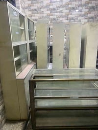 أثاث صيدله دواليب عدد ٦ وفاترينات الامينوم عدد ٢. 07782349665