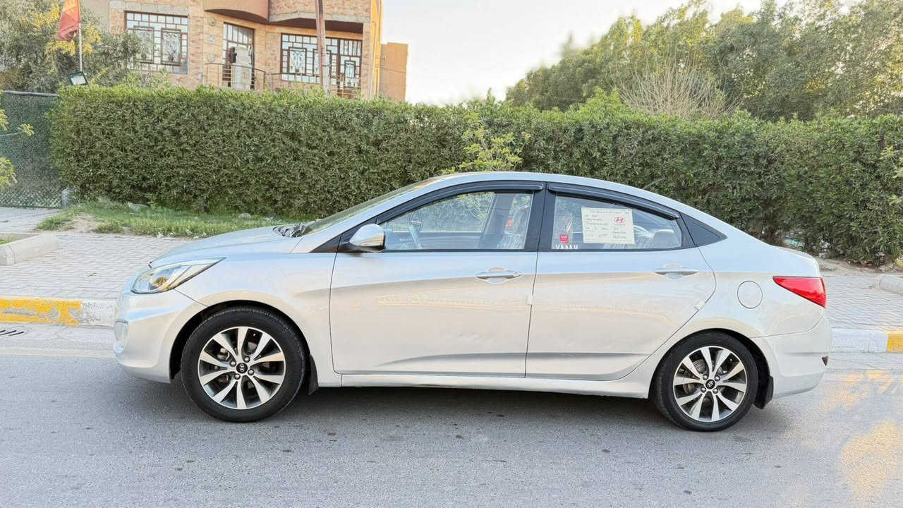 سلام عليكم مرخصة إلادمن المحترم اكسنت خليجي موديل ٢٠١٥ بيها ٣ قطع صبغ بدون دواخل كير مكينه مكفول 
صدر مكفول
تبريد تدفئة مكفول 
تخم تاير جديد 
والسياره أحلى من صور وتراي وين ميعجبك 
السعر ٨٨ وبيها مجال كلش قليل عنواني بغداد البياع مدينه الذرى 
***********
