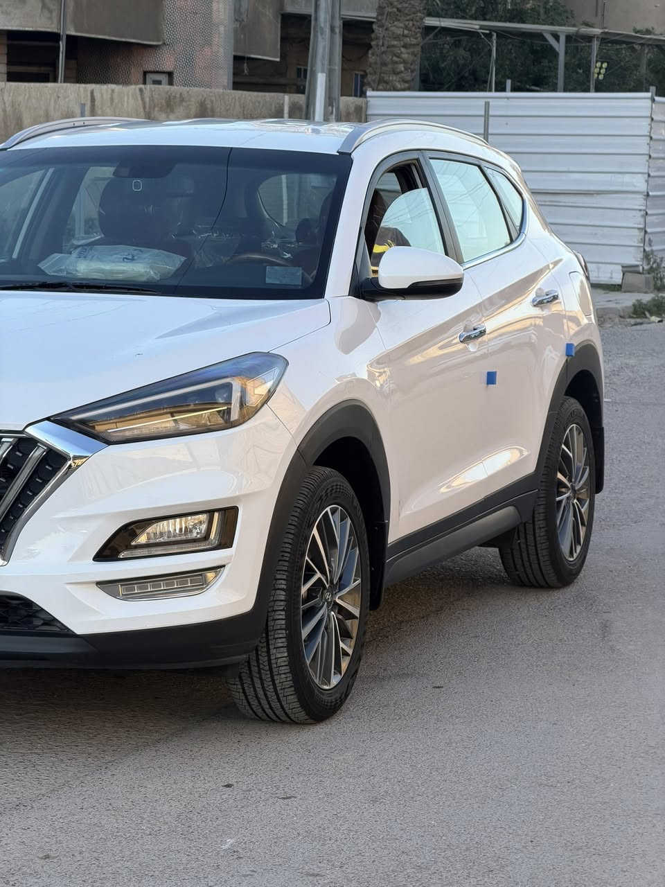 اسلام عليكم هونداي توسان مديل 2020 السيارة خليجية مكفول من الصبغ ولبارد   بيه فقط بيديار مكانين السيارة فول موصفات عده البنرامه ماشيه 37 موصفات السياره بصمه تشغيل عن بع كشنات كهرباء كشنات جلد سايد ابريك بل رجل شباك لكزز 
لايت خمس عدسات حساس امامي حساس خلفي وبعد اهويه موصفات بيه مكان السياره بغداد البلديات ***********
