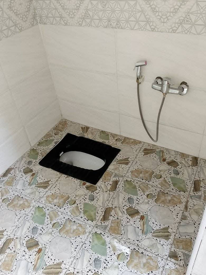 بيت للبيع المساحه 100متر طابق ونص طابو سند 25 إقرار محكمة بسم المشتري مباشر بناء جديد درجة اولى كونكريت مسلح يتكون الطابق الاول من ستقبال ومطبخ وصاله وغرفة وحمام وتواليت خارجيه ومنور والطابق ثاني صاله وغرفة سويت بيه حمام السعر70وبي مجال العنوان كربلاء منطقت الرشديه قرب مجمع اليتام شارع عرضه 10متر  ***********
