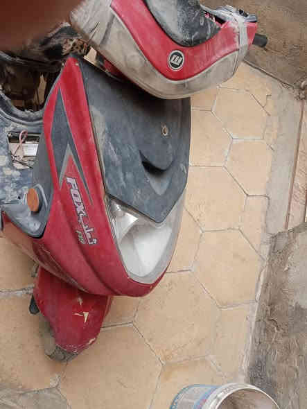 دراجه سكنس صيني
شغاله كلشي مابيه  
بس من دوس بانزين تطفي 
للبيع 
كفرات نضيفه مكينه ناعمه
١٢٥ وبيه مجال 
***********
