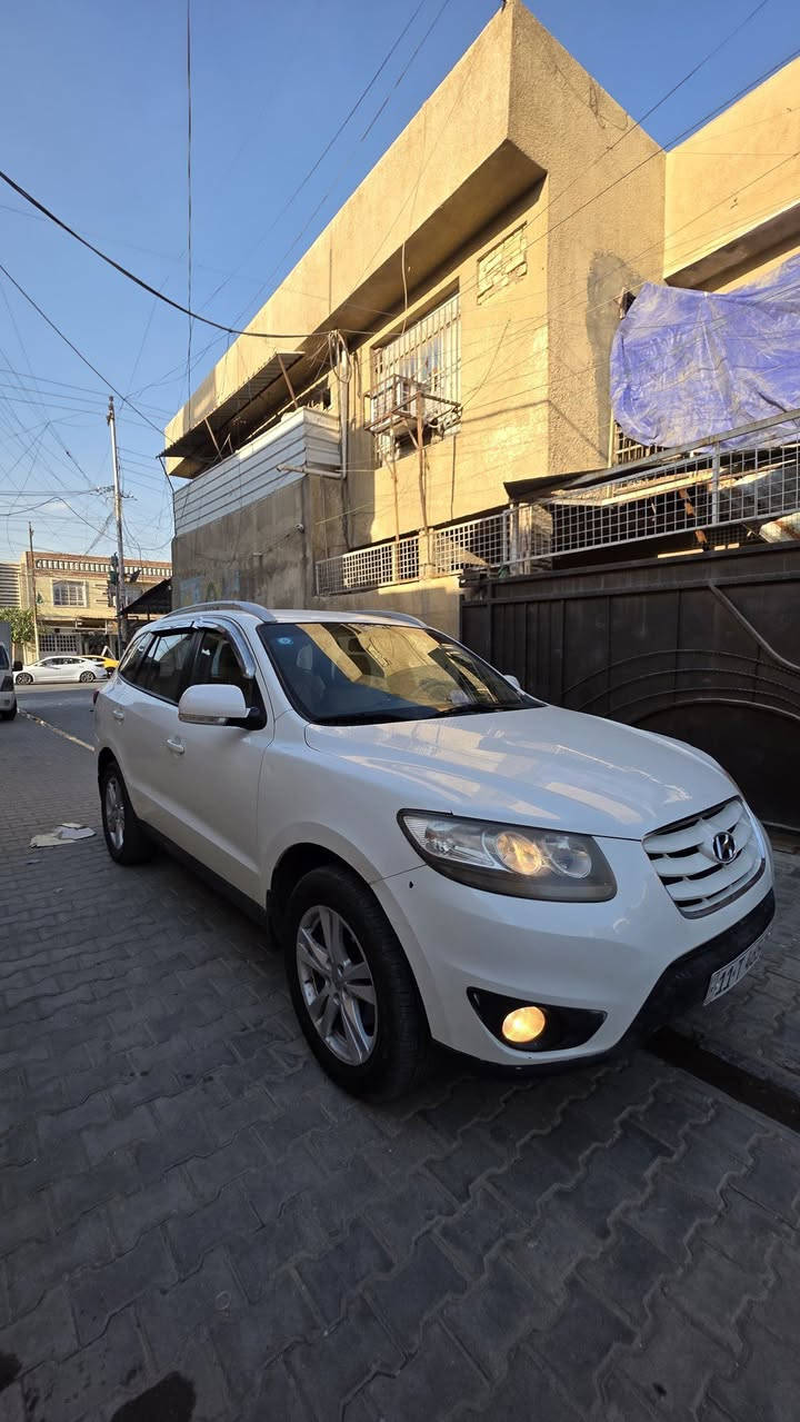 سنتافيا موديل 2012 الشركة العامة 
المواصفات 
6 سلندر
3500 محرك 
7 راكب 
فورويل 
أشاير بالمري ومري شفط 
تحكم ستيرن 
ثلاجة 

ملاحظة : السيارة بأسمي
السيارة رقم بغداد سنويا 2030
المحرك مكفول ومكفولة من الضربة لاكن اكو صبغ بالباب الخلفي نتيجة انفجار الاطار والكير مبدل بي كونترول وبي ضمان 4اشهر 
زوج اطارات جديد ضمان سنه
منظومة تبريد كاملة جديده
مكان السياره🔺 الزعفرانية 
للاستفسار***********
