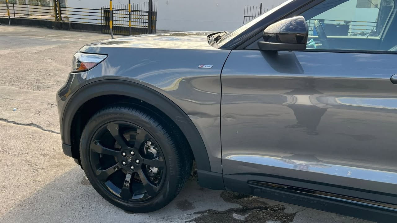 فورد اكسبلورير فئة [ ST-line ] موديل 2022
حجم المحرك: 4 سلندر ايكوبوست ( 2.3L TURBO )
العداد: 40 الف مايل 

السيارة مفولة مفولة مواصفات عدى البانوراما
اللون:   نفطي 
ويل:   حجم 21
كشنات:  VIP 
گير:   10 نمر

السيارة نظيفةكفالة محرك كير بدون ايرباك
حادثها قطعة وحدة جاملغ صبغ + شبر بالباب طخها صاحب دراجة شرط الفحص

السيارة مرقمة ب أسمي تحويل مباشر

تضليل خلفي مذكور بالسنوية✅

مواصفات السيارة :
كشنات vip
تشغيل عن بعد
بصمة تشغيل
دخول ذكي لجميع الابواب
گير ماوس
وضعيات قيادة  7 
هاند بريك بصمة
تدفئة كشنات
ستيرن هيتر
تبريد ثلاث قطع مركزي
تحكم بالتبريد الخلفي من الخلف
شحن لاسلكي + منافذ الشحن بكل مكان
كشن كهرباء
المرآة الجانبية كهربائية
كاميرا °360
تحديد مسار
تثبيت سرعة
شاشة ايباد
وقوف تلقائي في الازدحام (Auto Hold)
مانع اصطدام اوتو بريك
صندوق كهربائي شفط
نقاط عمياء ورادار وحساسات بكل مكان
مانع انزلاق
لايت ليد + زينون
الضوء العالي بيها نظام تلقائي شارع مظلم يرمش تلقائياً
الماسحات تشتغل تلقائياً من ينزل مطر

بالإضافة الى السبير ومعدات السلامة كلها موجودة معها✅
_______________________________
للتواصل والاستفسار:
واتساب او رصيد: ***********
