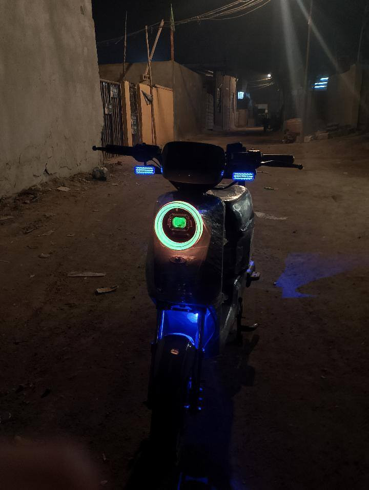 السلام عليكم دراجه للبيع شحن سرعه 109 المكان البصره ابو الخصيب R9 السعر550 بطاريات خمسه الموديل 20266
الرقم (***********)
