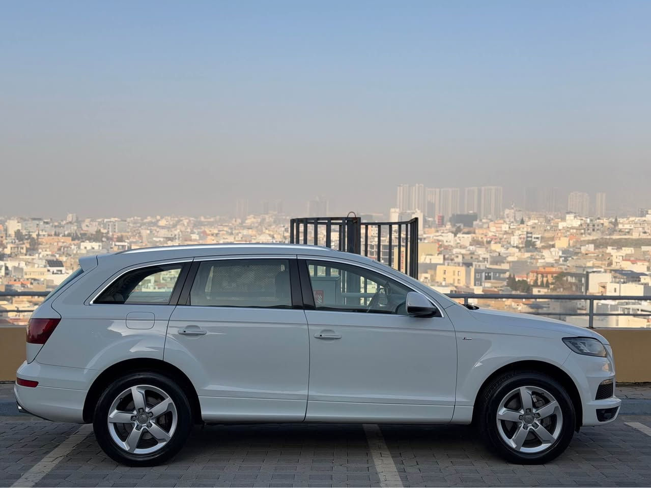 Audi  Q7 S-line Quattro 2013

ارحض سعر بلاش  ١٢٩  ورقه مجال بسيط

سيارة ٧ راكب

مواصفات خليجي  وكالة اربيل٣ بصمه بيلادي موجوده

موديل ٢٠١٣   

محرك سته سلندر V6 3.0L سوبر چارچ محرك بنزين

گير و محرك بشرط كفاله 

-----------------------------------------
مواصفات 
 پانوراما امامي و خلفي  
صندوق شفط 
 بردات جانبية و خلفية
 تحكم ماوس 
    داخل  جلد اصفر
كشنات كهربا
كشنات خزن
تبريد مركزي  
سيدي بوكس  
تبريد مركزي 
حساس خلفي و امامي 
- لايت ليد  
ستيرن تحكم
  تحديد سورعه  
 و بعد هرايا مواصفات
-------------------------------------------
  تخم تاير و  ويل جديد
 صدر ٪؜١٠٠
گیر  ومحرک بشرط ٪؜١٠٠
 سيارة مسيرفسة كاملة ما يحتاج اي مصرف

-----------------------------------
سياره واحد شبر اقل صبغ راس تايرخلفي او شبر بارد راس بك لايت خلفي باقي مابي شي 
     
سيارة احلي بالواقع و مابي اي مصاريف الحمدالله 
-----------------------------------

سعر مطلوب  ١٢٩ ورقة و مجال 

مكان سيارة سليمانية 

***********
***********
*****************************************************
Audi Q7 -S lin Quattro  2013
فول فول موسفات
٣ ريز كوشن
هه ر٣ به صمه ى شه ريكه ى ماوه
٦ بستون سوبر
بانوراما ده بل بانوراما
سنوق شفط
ده رگا كانى به رده يه دواوه
ماوص
كوشن جلد ناو زه رد
كوشن كاره باوخزن
ته بريد مه ركه زى
سيدى بوكس
حاسه بيش و دوا
لايد بك لايت ليد
سوكان فوليوم و تحديد سرعه
مواسفاتى اودي معرو فه...............
گيرومه كينه و ته بريد ساردى و گه رمى به شه رت بى نوقسانيه الحمدلله 
سه نه وى ره قه مى تازه يه به ناوى خومه ته حويل به شه رت
سه ياره كه يه ك به له ى بجوك بوياغى هه يه له كه ل به له يه ك ساردا باقيات به شه رت

سعر مناسب ١٢٩ كه ميك مجال

***********
*********** السليمانية, العراق
